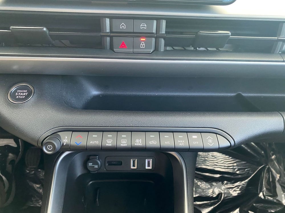 Jeep Avenger nuova a La Spezia (18)