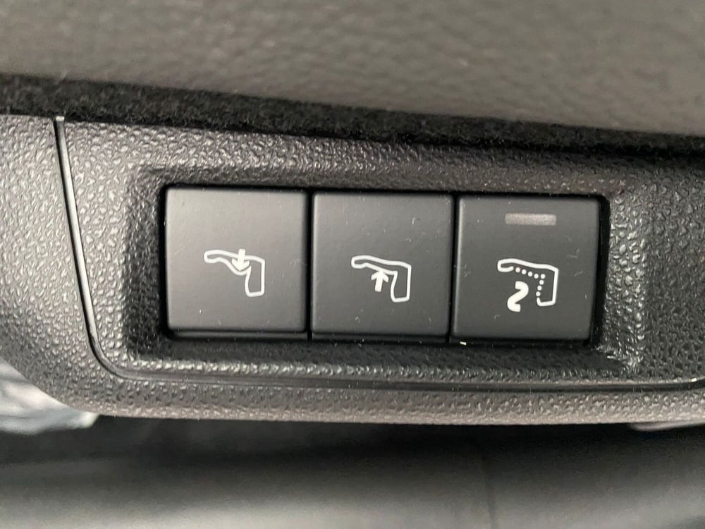 Jeep Avenger nuova a La Spezia (20)