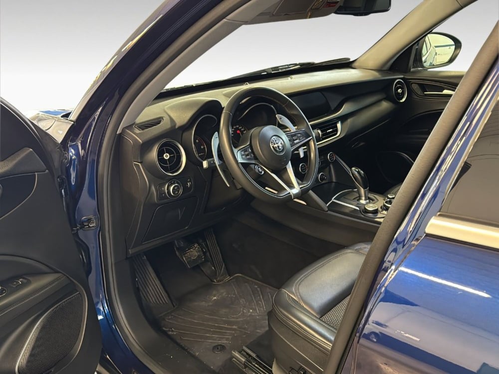 Alfa Romeo Stelvio usata a Siena (15)