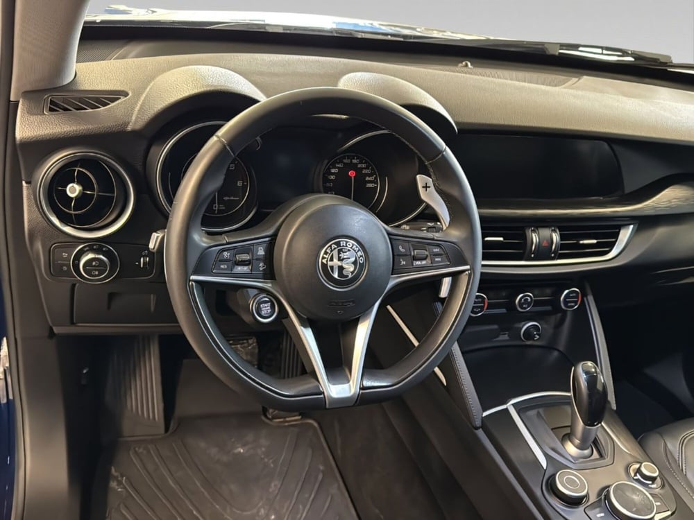 Alfa Romeo Stelvio usata a Siena (18)