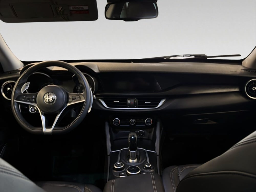 Alfa Romeo Stelvio usata a Siena (19)
