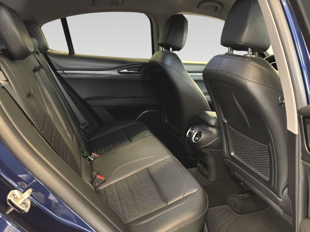 Alfa Romeo Stelvio usata a Siena (6)