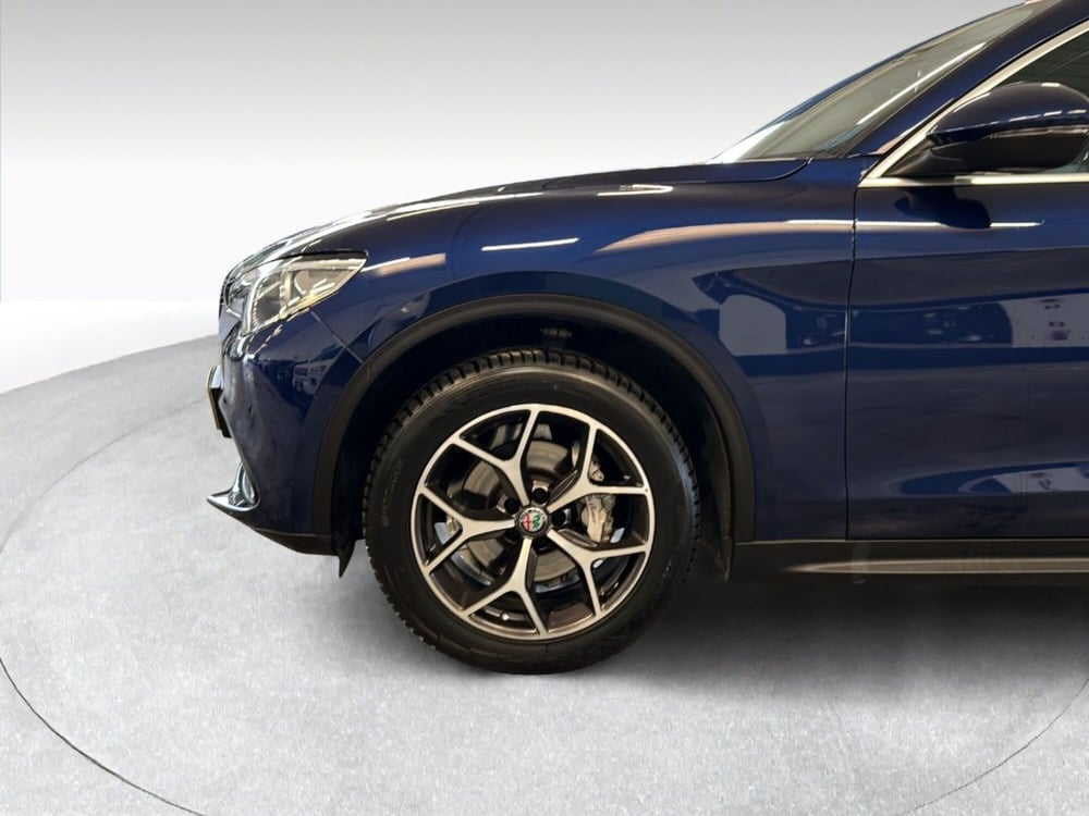 Alfa Romeo Stelvio usata a Siena (7)