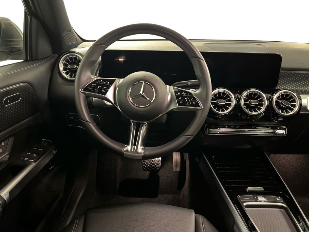 Mercedes-Benz EQB usata a Milano (11)