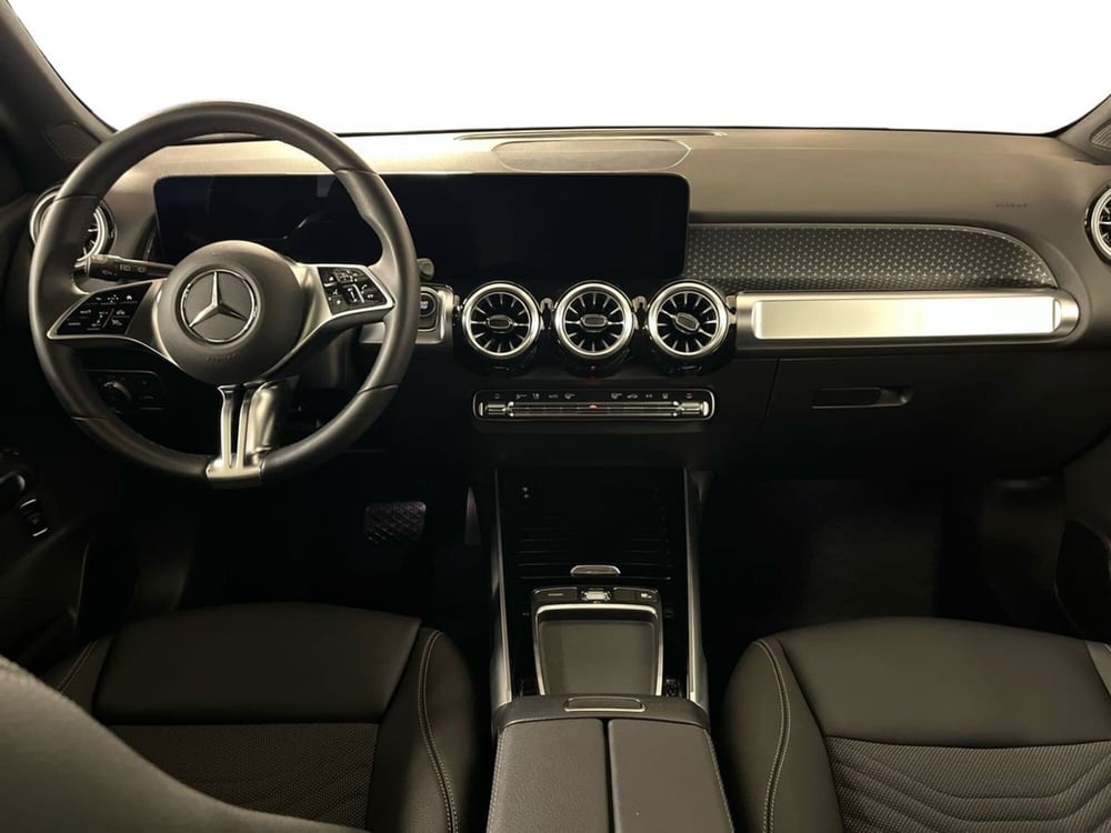 Mercedes-Benz EQB usata a Milano (9)