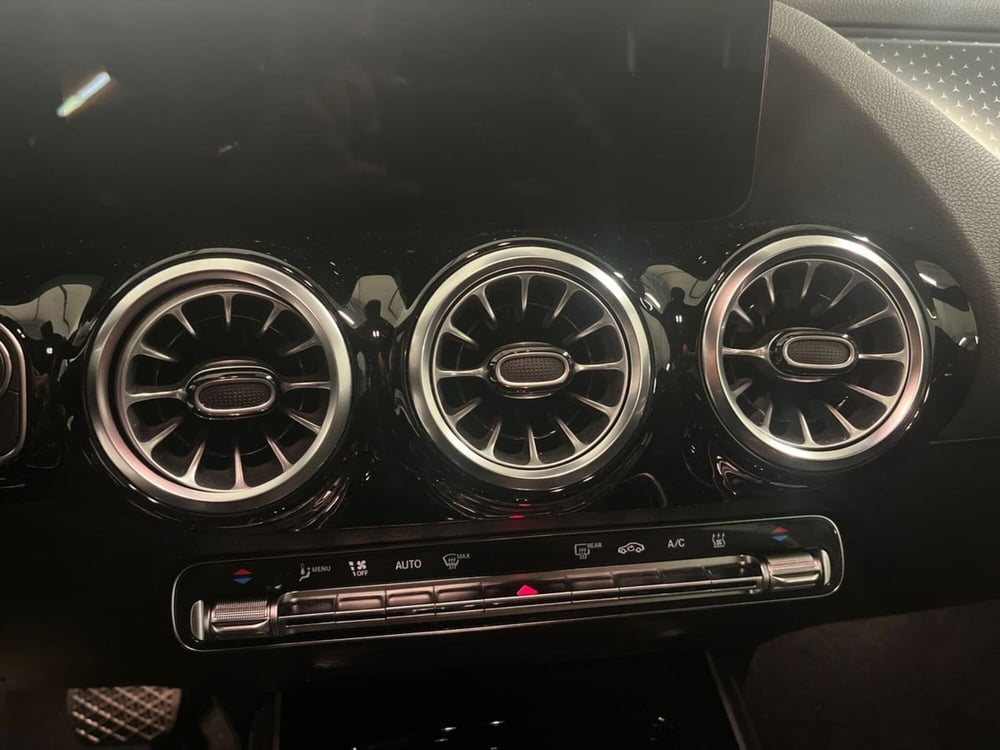 Mercedes-Benz EQA usata a Milano (14)