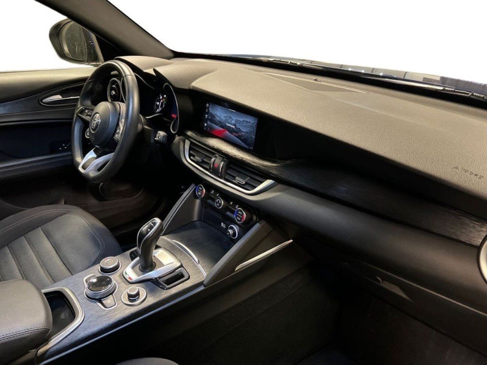 Alfa Romeo Stelvio usata a Macerata (12)