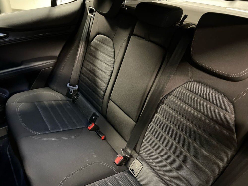 Alfa Romeo Stelvio usata a Macerata (13)