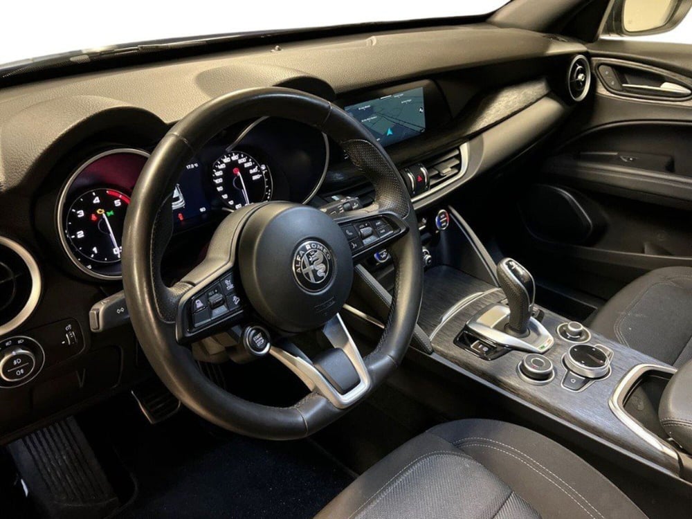 Alfa Romeo Stelvio usata a Macerata (16)