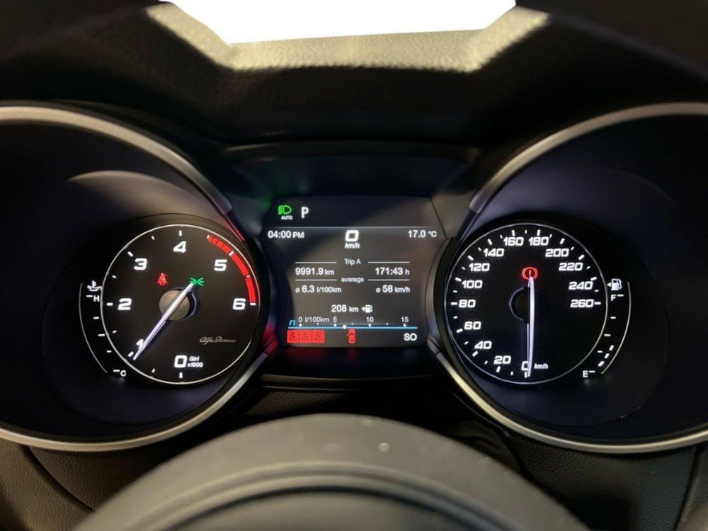 Alfa Romeo Stelvio usata a Macerata (9)