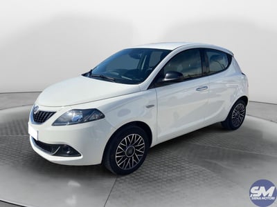 Lancia Ypsilon 1.0 FireFly 5 porte S&amp;S Hybrid Gold Plus del 2024 usata a Siena