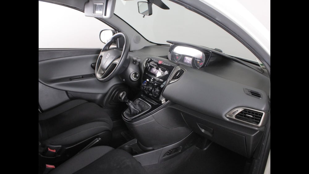 Lancia Ypsilon usata a Palermo (6)