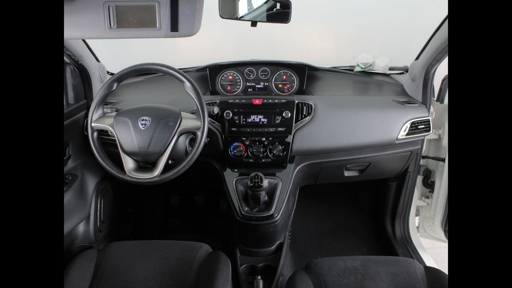 Lancia Ypsilon usata a Palermo (9)