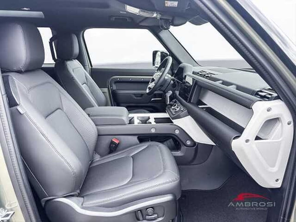 Land Rover Defender nuova a Viterbo (9)