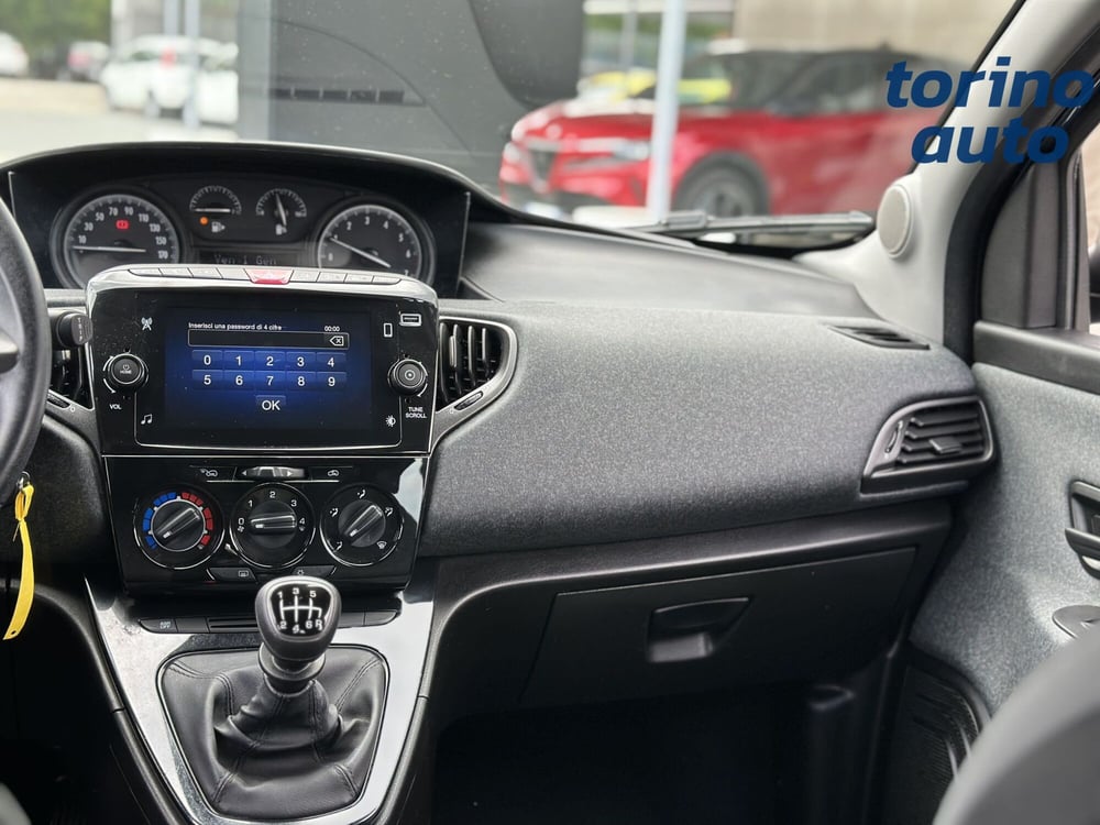 Lancia Ypsilon usata a Torino (13)