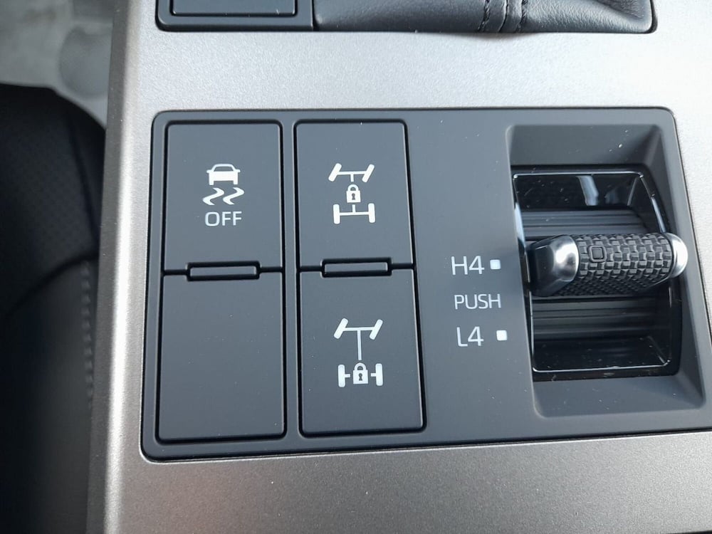 Toyota Land Cruiser nuova a L'Aquila (19)