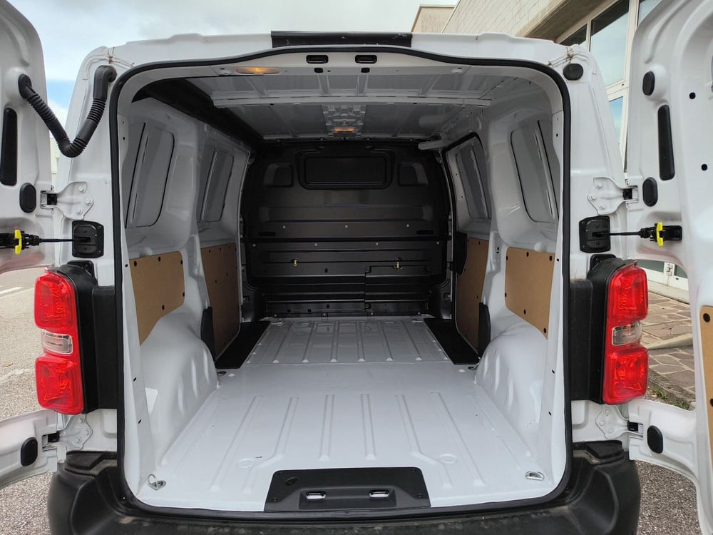 Opel Vivaro Furgone nuova a Padova (10)