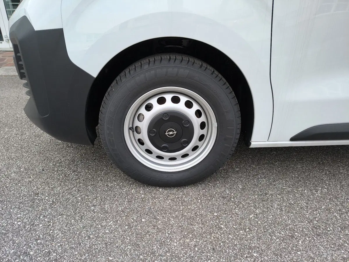 Opel Vivaro Furgone nuova a Padova (11)