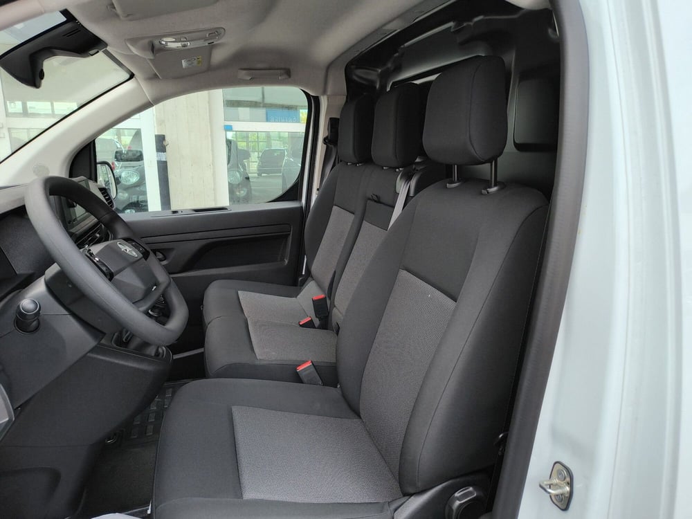 Opel Vivaro Furgone nuova a Padova (12)