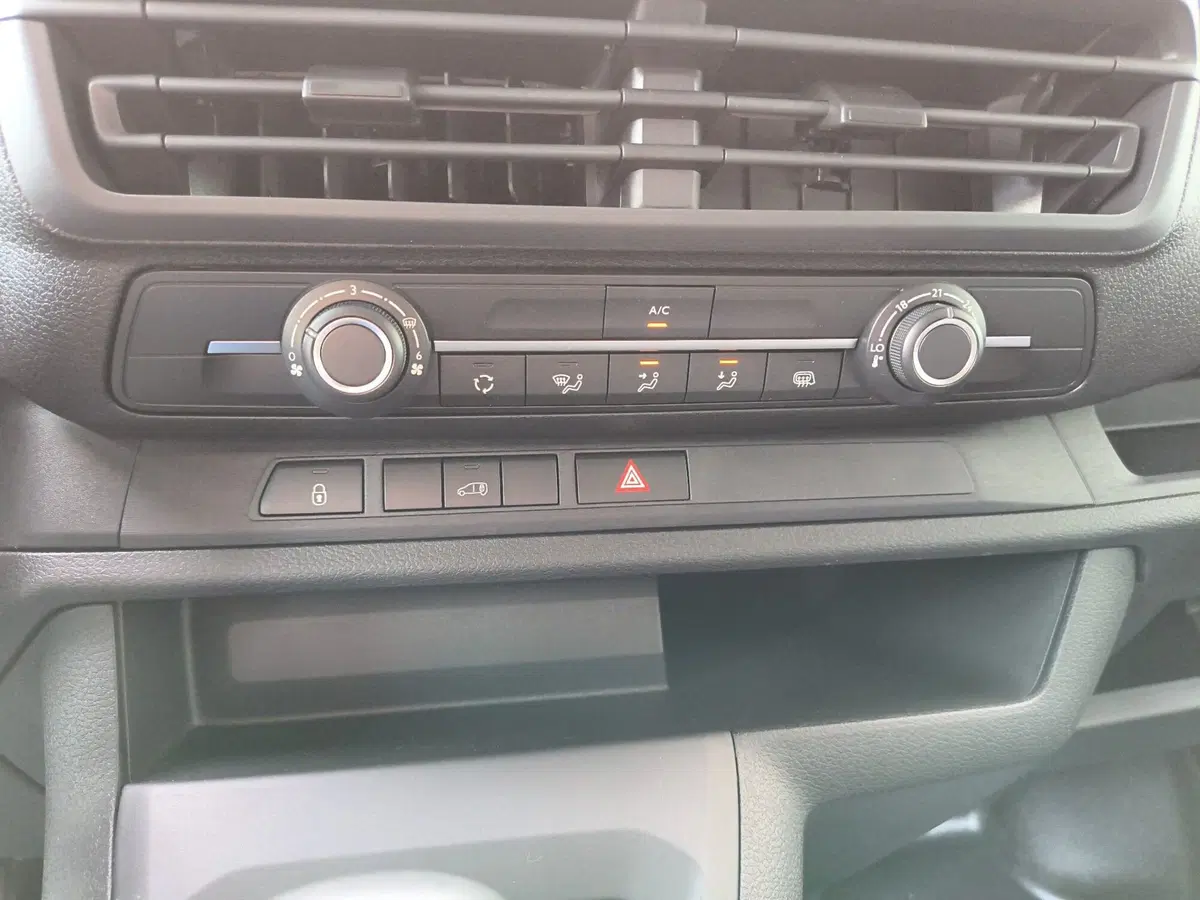 Opel Vivaro Furgone nuova a Padova (15)