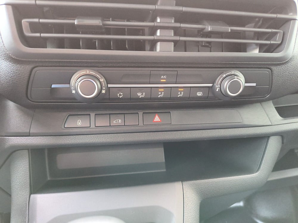 Opel Vivaro Furgone nuova a Padova (15)