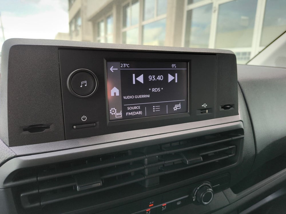 Opel Vivaro Furgone nuova a Padova (16)