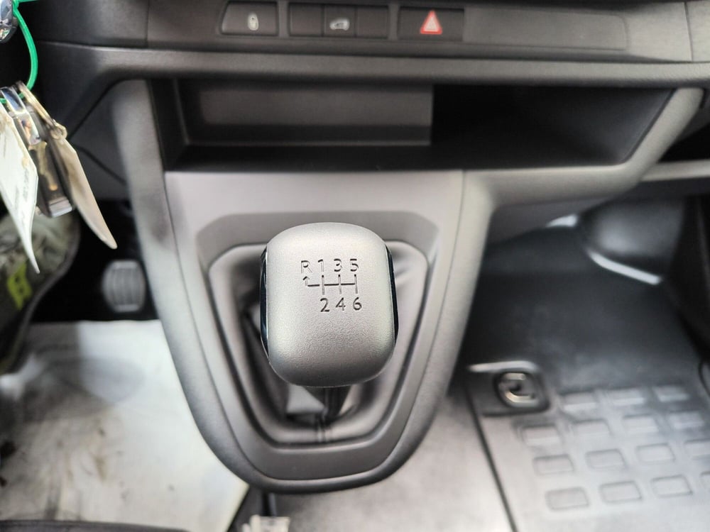 Opel Vivaro Furgone nuova a Padova (17)