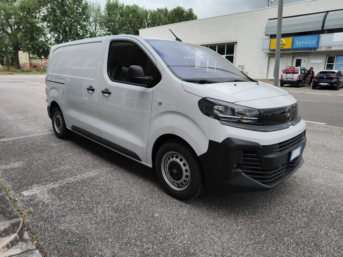 Opel Vivaro Furgone nuova a Padova (2)