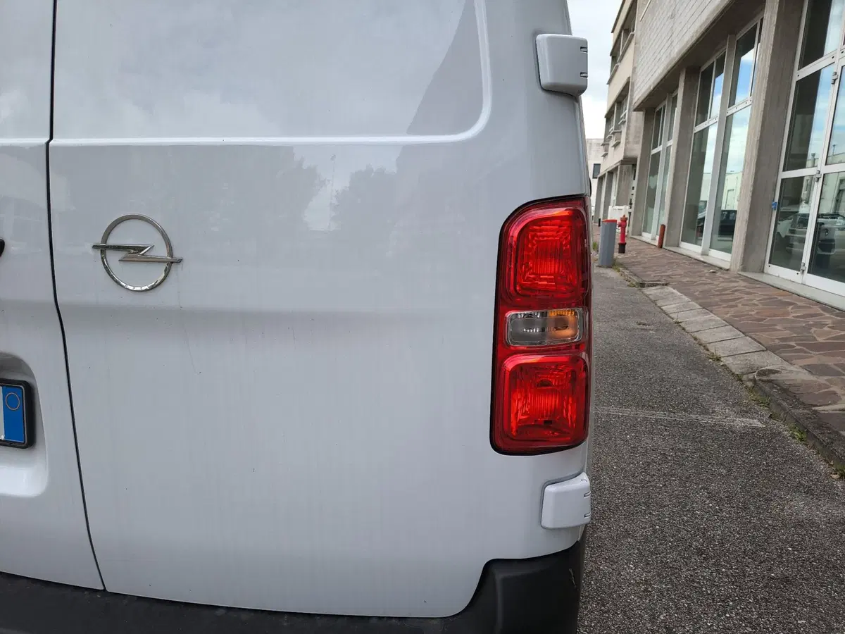 Opel Vivaro Furgone nuova a Padova (4)