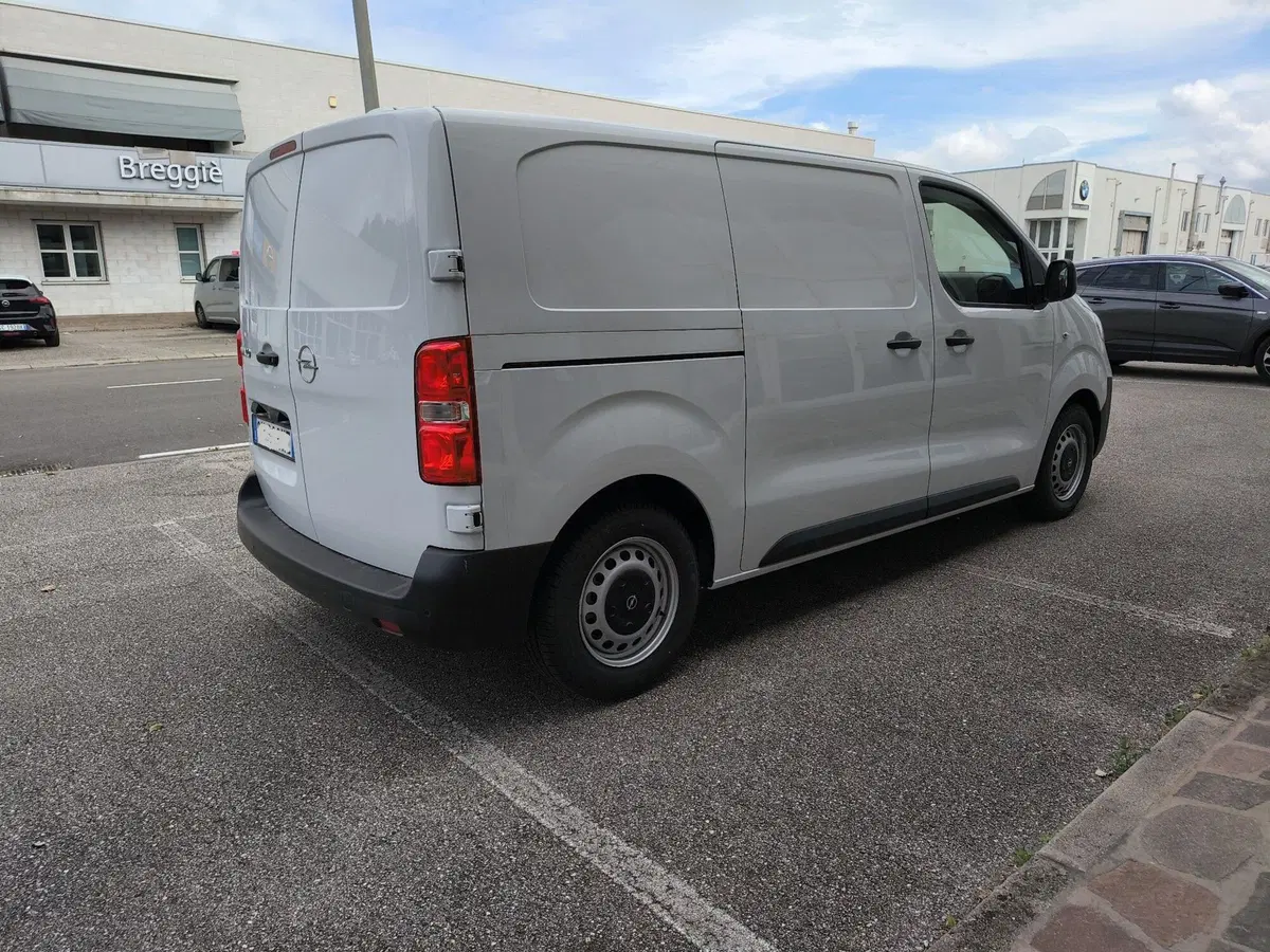 Opel Vivaro Furgone nuova a Padova (7)