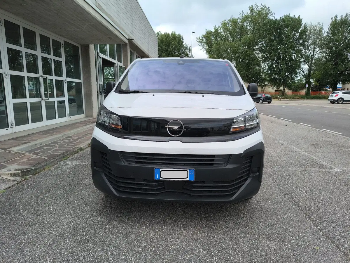 Opel Vivaro Furgone nuova a Padova (9)