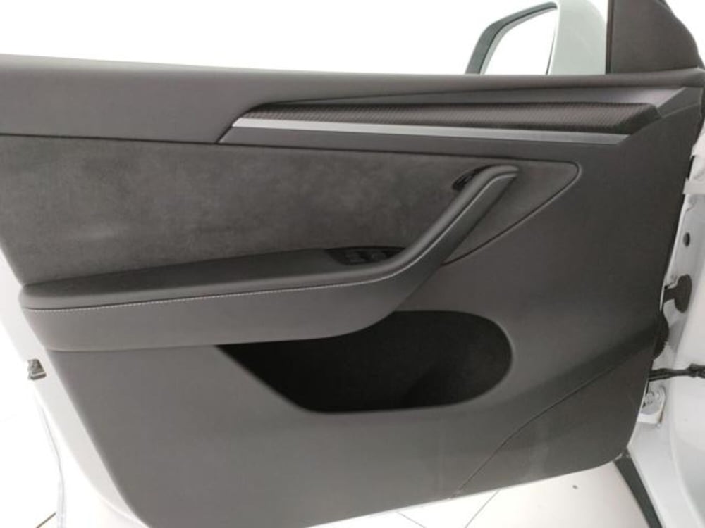 Tesla Model Y usata a Modena (11)