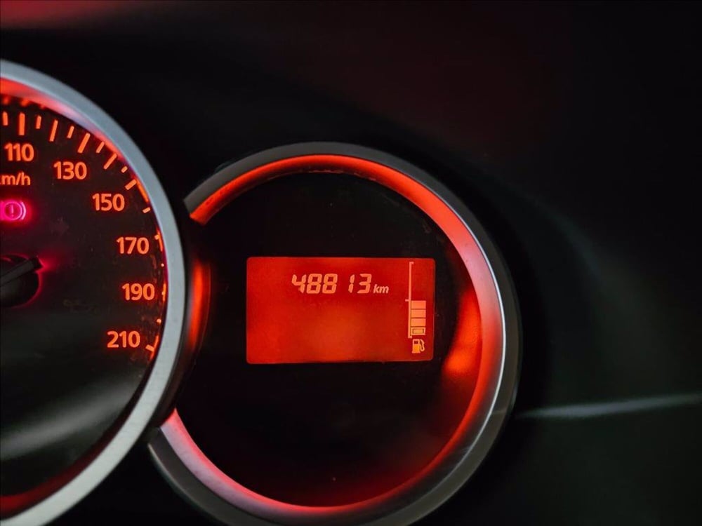 Dacia Logan usata a Palermo (13)