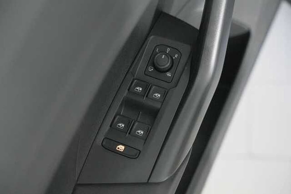 Volkswagen T-Cross usata a Como (14)