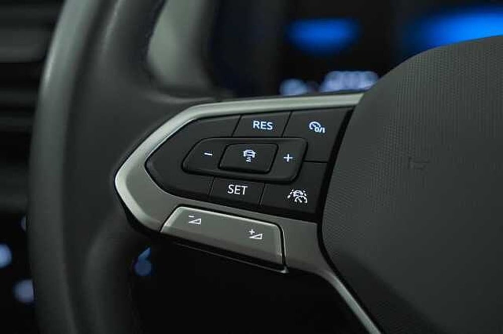 Volkswagen T-Cross usata a Como (18)