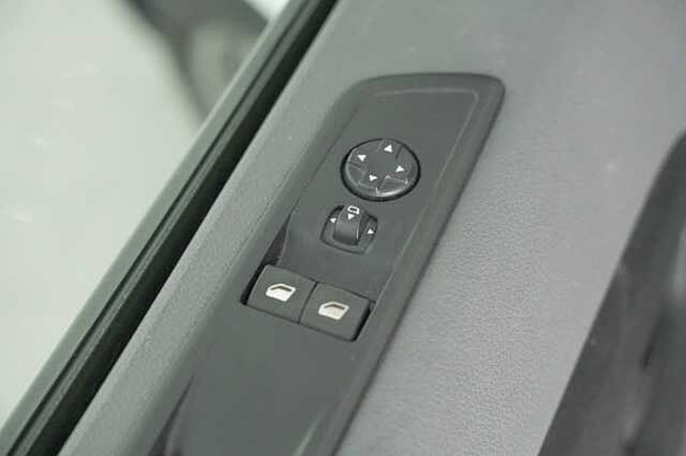 Opel Vivaro Furgone usata a Como (11)
