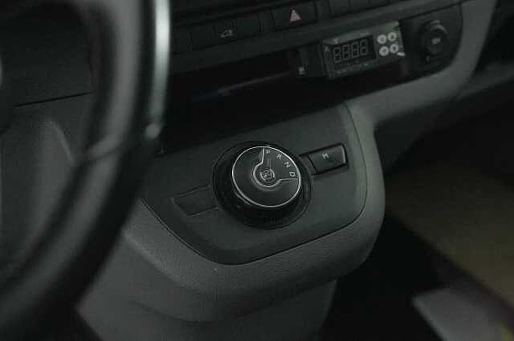 Opel Vivaro Furgone usata a Como (12)