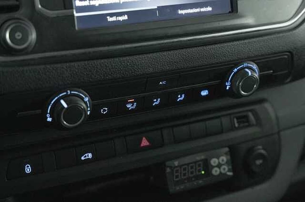 Opel Vivaro Furgone usata a Como (17)