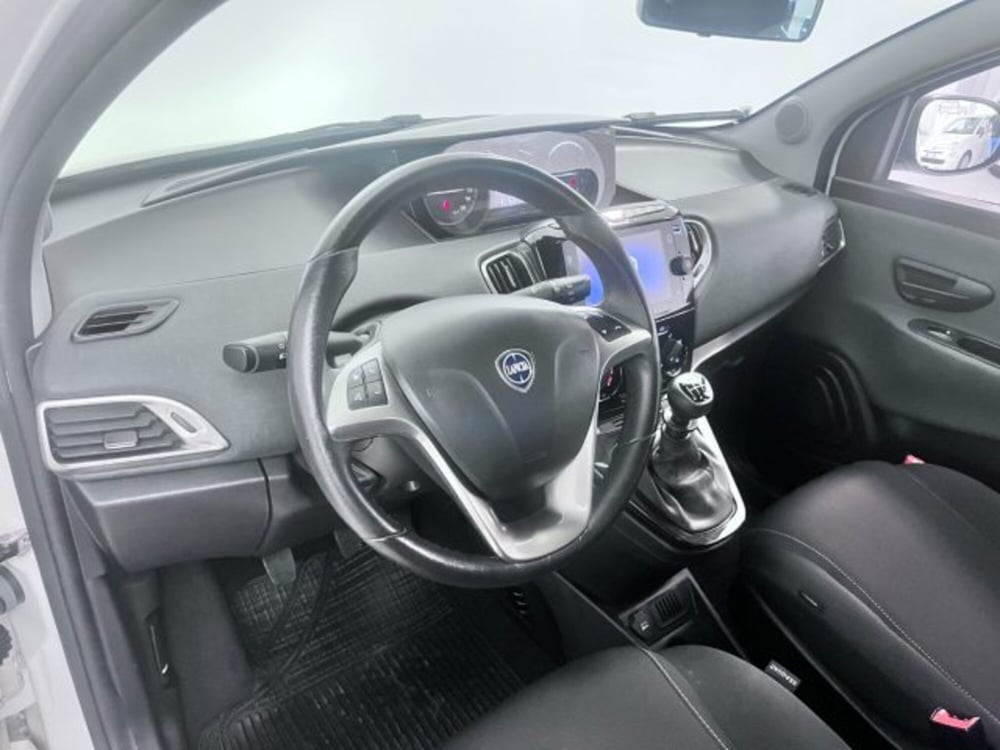 Lancia Ypsilon usata a Oristano (11)