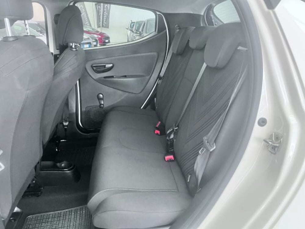 Lancia Ypsilon usata a Oristano (15)