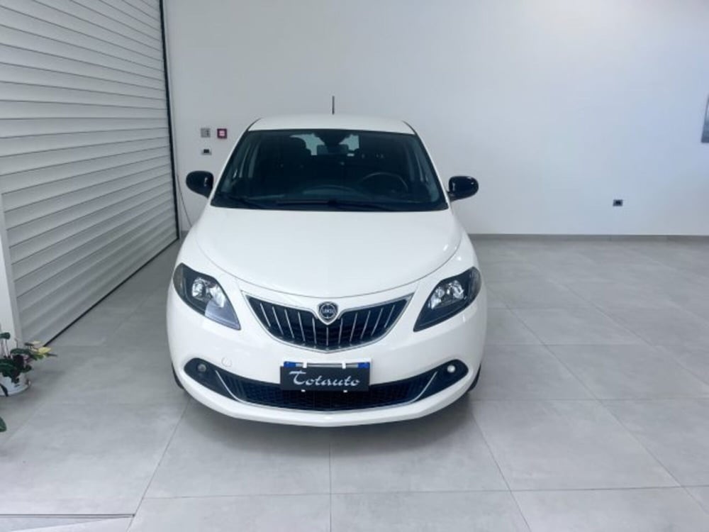 Lancia Ypsilon usata a Oristano (2)