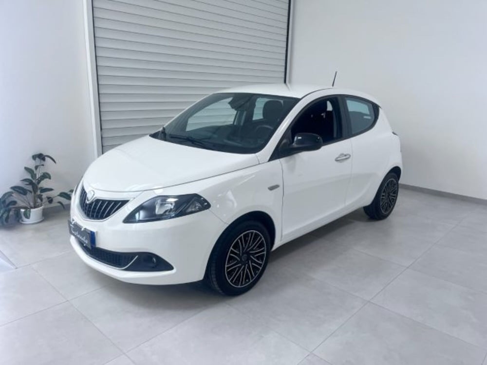 Lancia Ypsilon usata a Oristano (3)