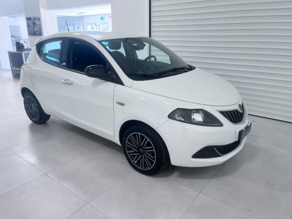 Lancia Ypsilon usata a Oristano (6)