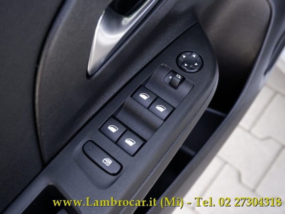 Opel Corsa usata a Milano (15)