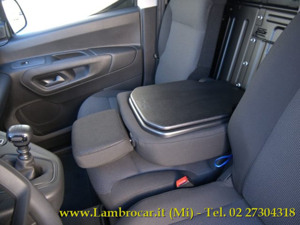 Opel Combo Furgone nuova a Milano (4)