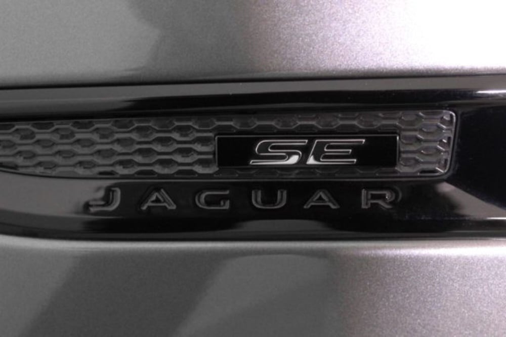 Jaguar E-Pace usata a Novara (17)