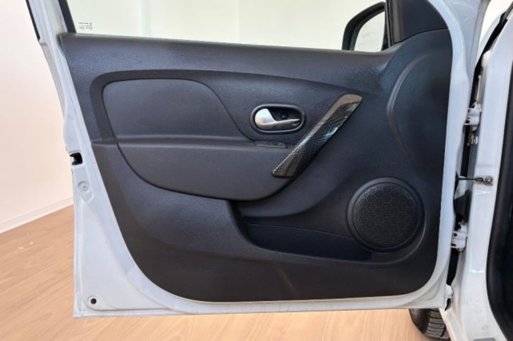 Dacia Logan usata a Latina (12)