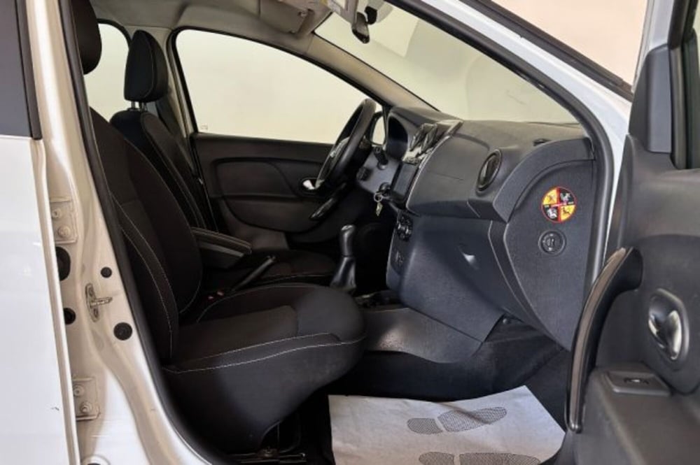 Dacia Logan usata a Latina (8)