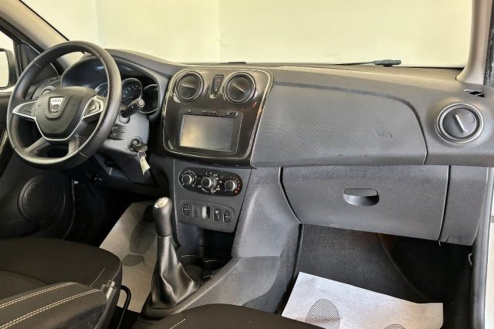 Dacia Logan usata a Latina (9)