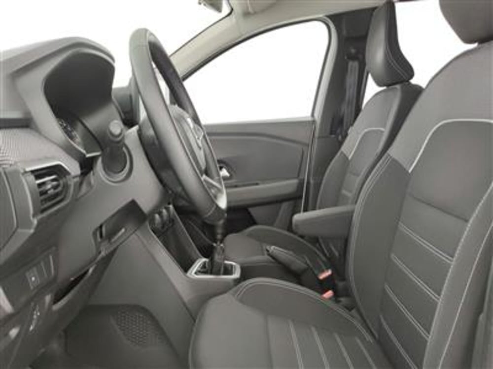 Dacia Jogger usata a Bari (13)